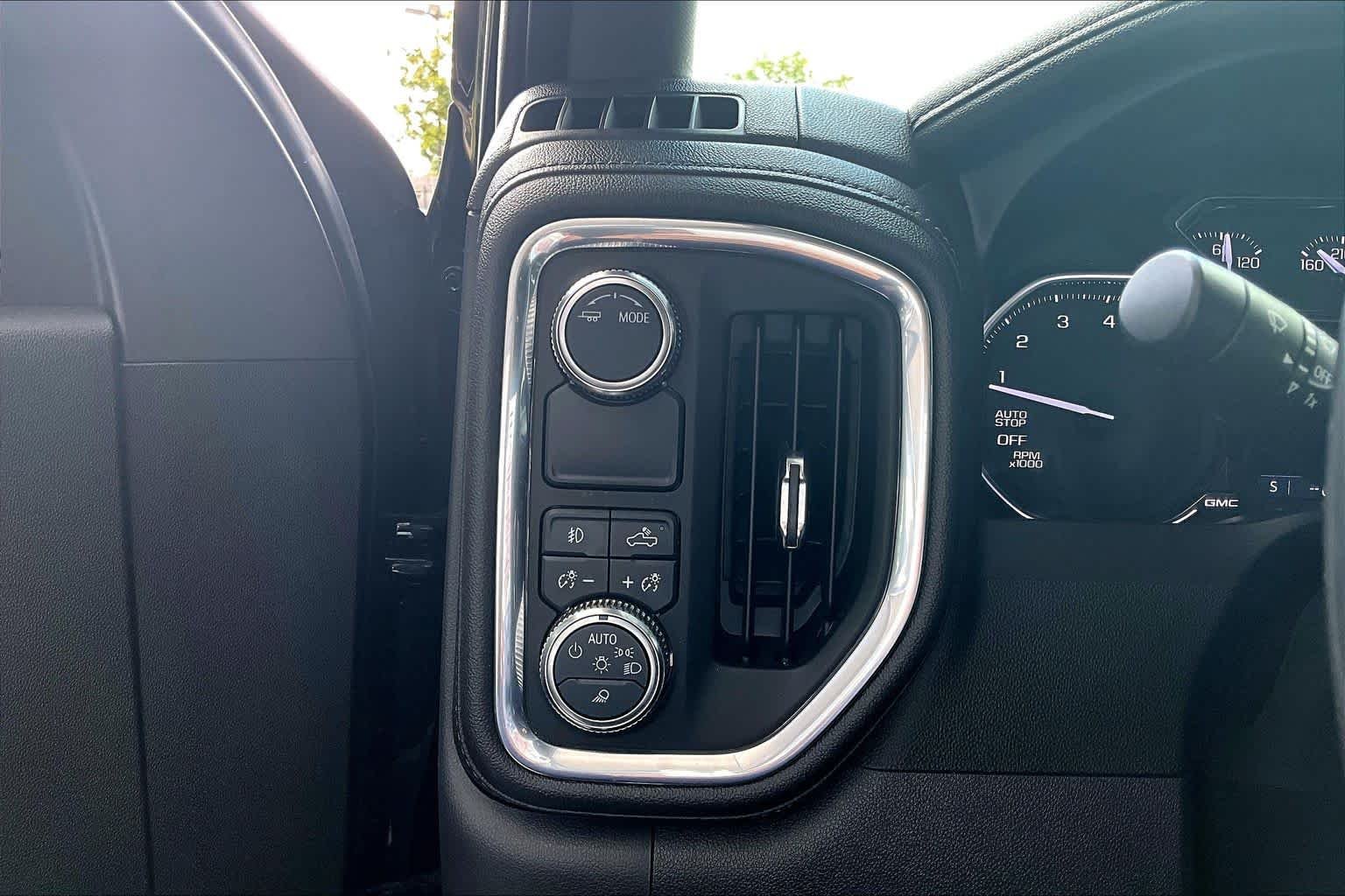 Used 2021 Onyx Black GMC SLT image 31