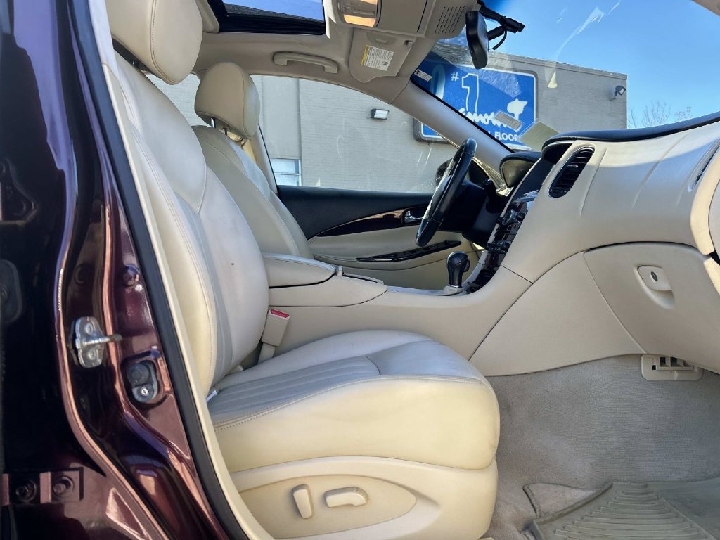 Used 2017 Black INFINITI Base image 17