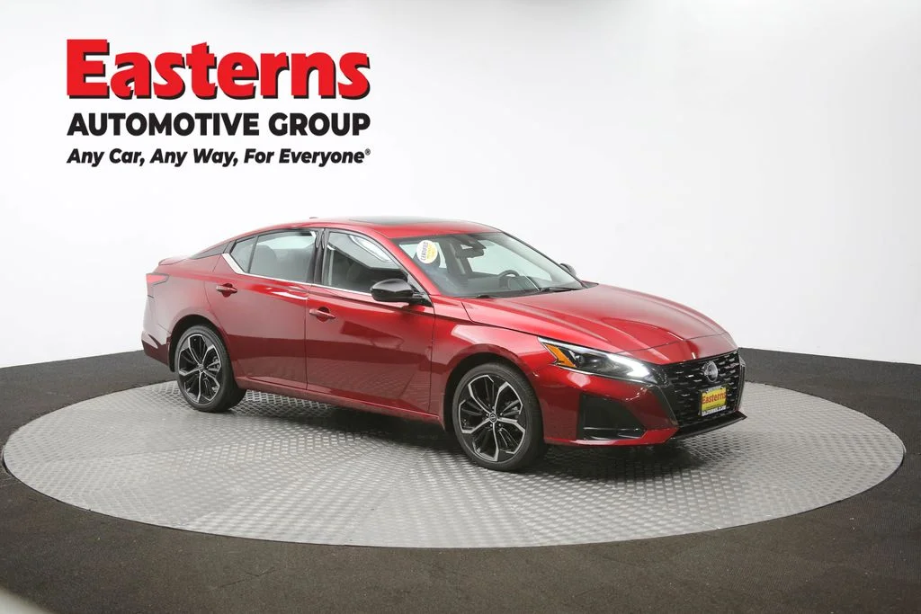 Used 2023 Red Nissan 2.5 SR image 47