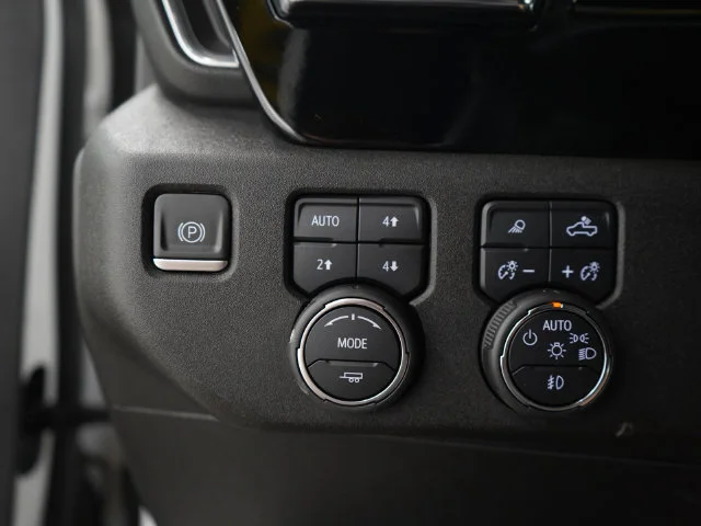 Used 2024 Summit White Chevrolet RST image 25