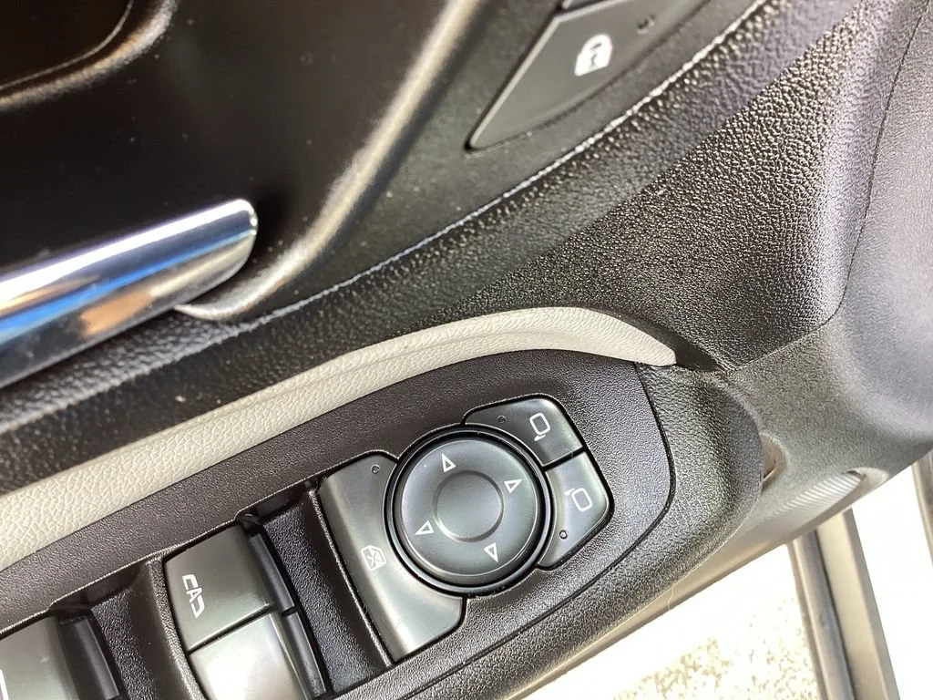 Used 2020 SUMMIT WHITE Chevrolet LT image 33