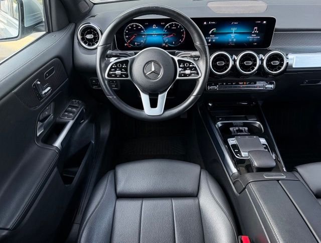 Used 2020 Silver Mercedes-Benz GLB 250 image 12