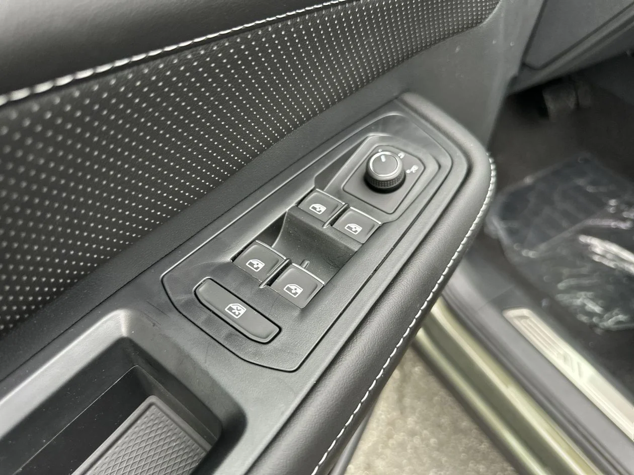 New 2026 Green Volkswagen 2.0T SE w/Technology image 15