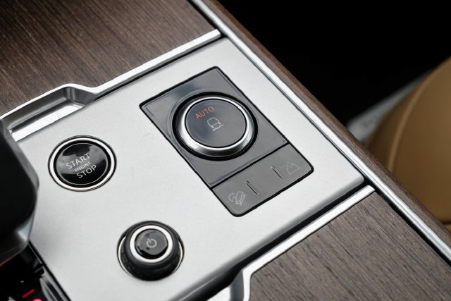 New 2027 Gold Land Rover SE image 36