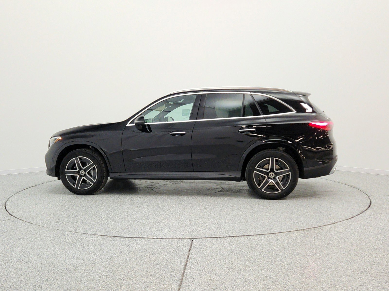 New 2026 Black Mercedes-Benz GLC 300 SUV image 37