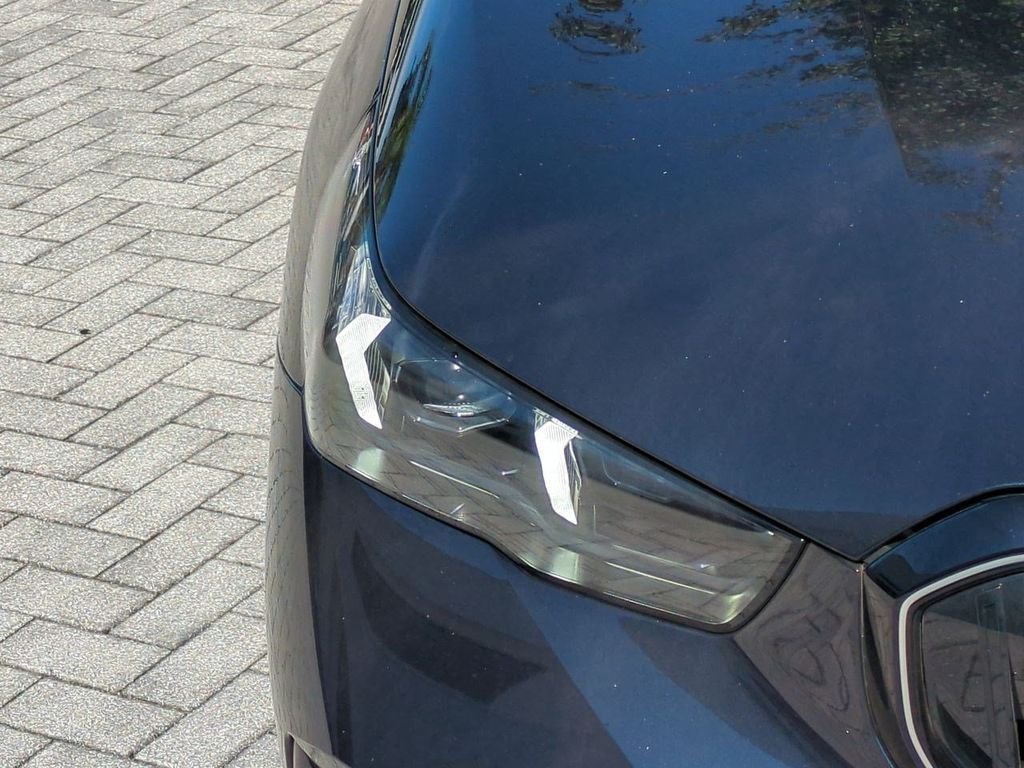 New 2027 Carbon Black Metallic BMW 530i image 10