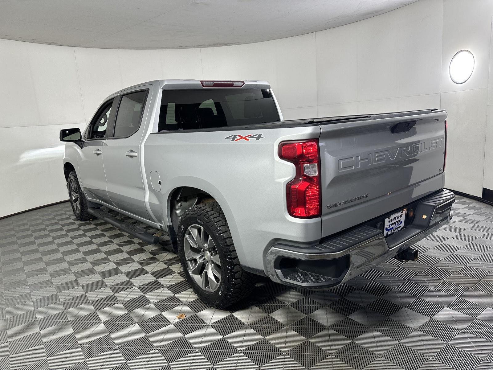 Used 2021 Silver Ice Metallic Chevrolet LT image 27