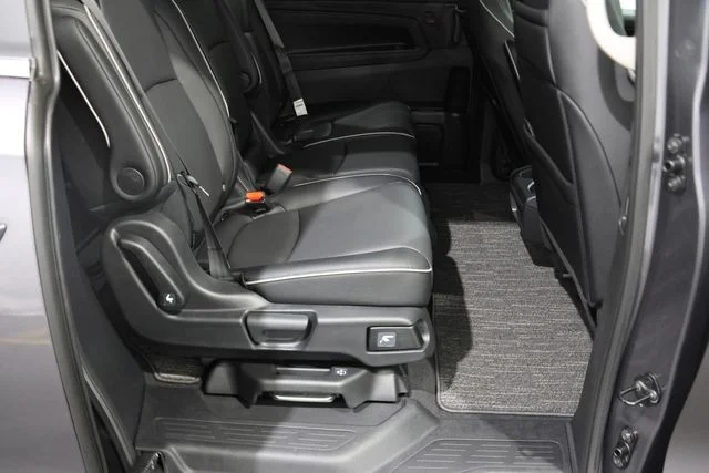 New 2026 Modern Steel Metallic Honda Touring image 17
