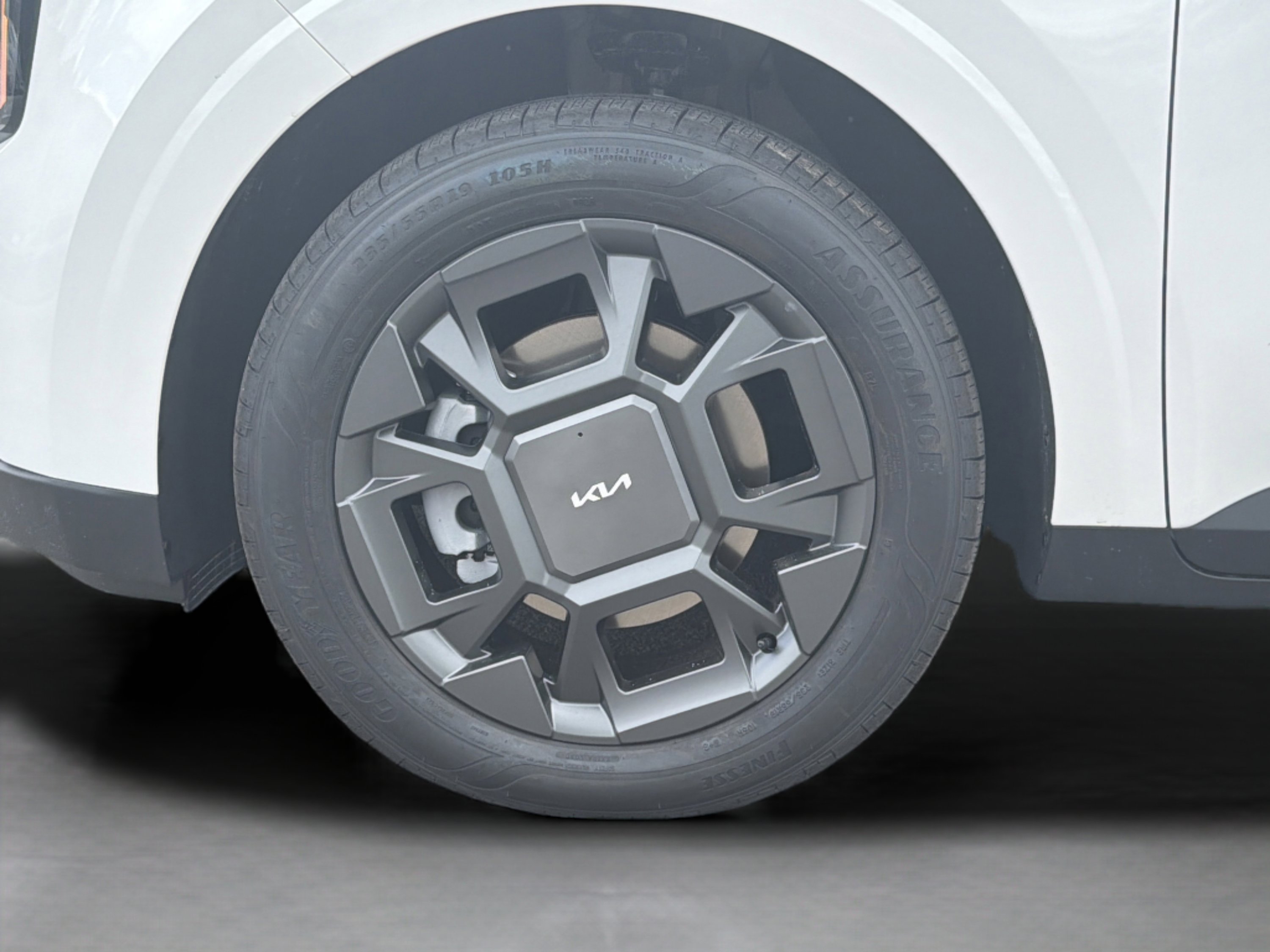 New 2026 Snow White Pearl Kia EX image 26