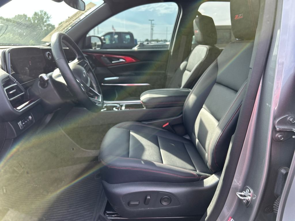 Used 2025 Gray Chevrolet Z71 image 13