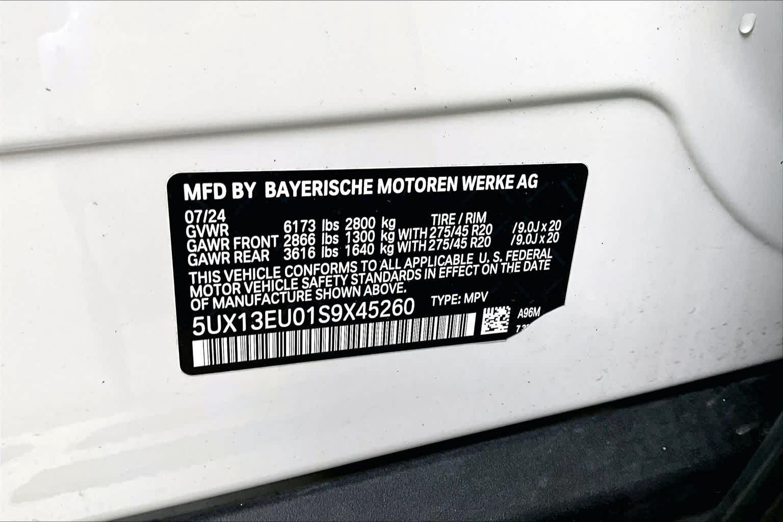 Used 2025 Mineral White Metallic BMW sDrive40i image 31