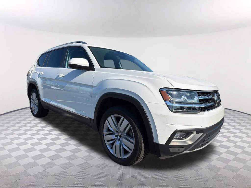 Used 2019 White Volkswagen SEL image 3