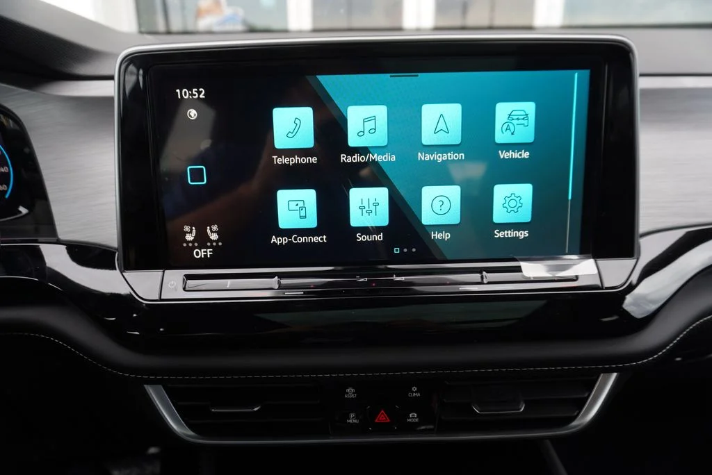 New 2026 Black Volkswagen SE w/Technology image 15