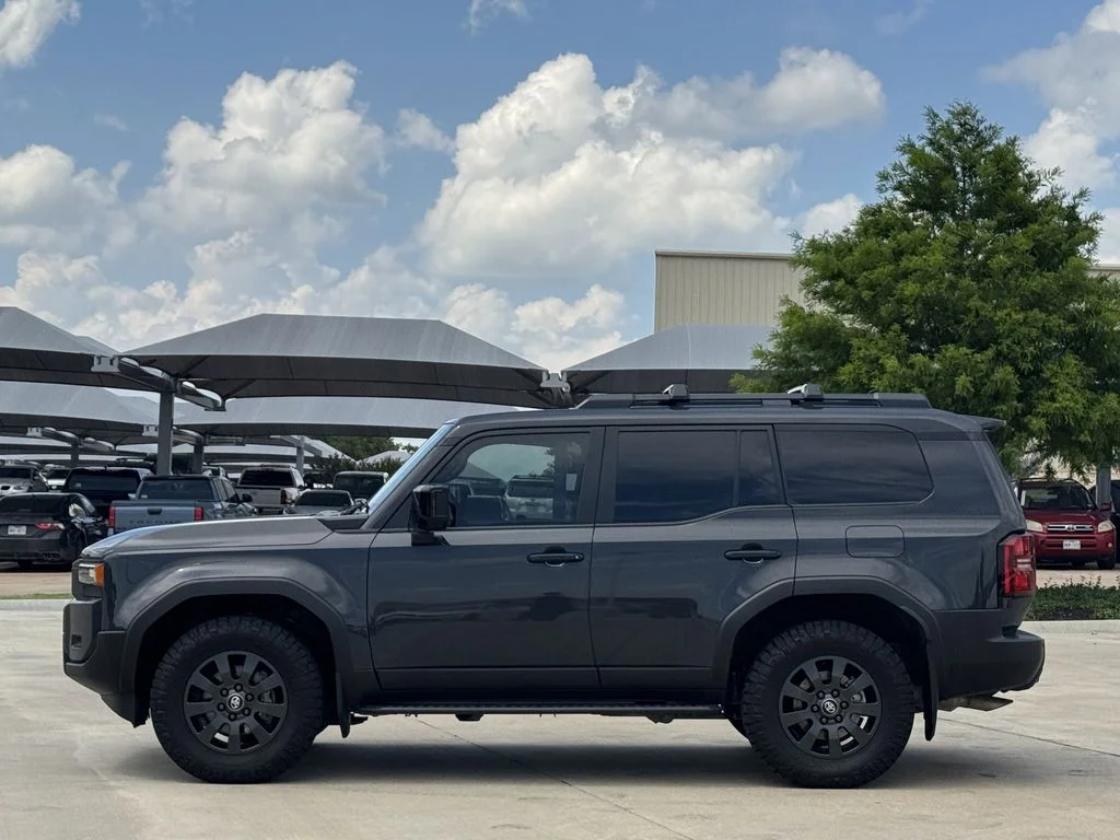 Used 2025  Toyota Base image 3