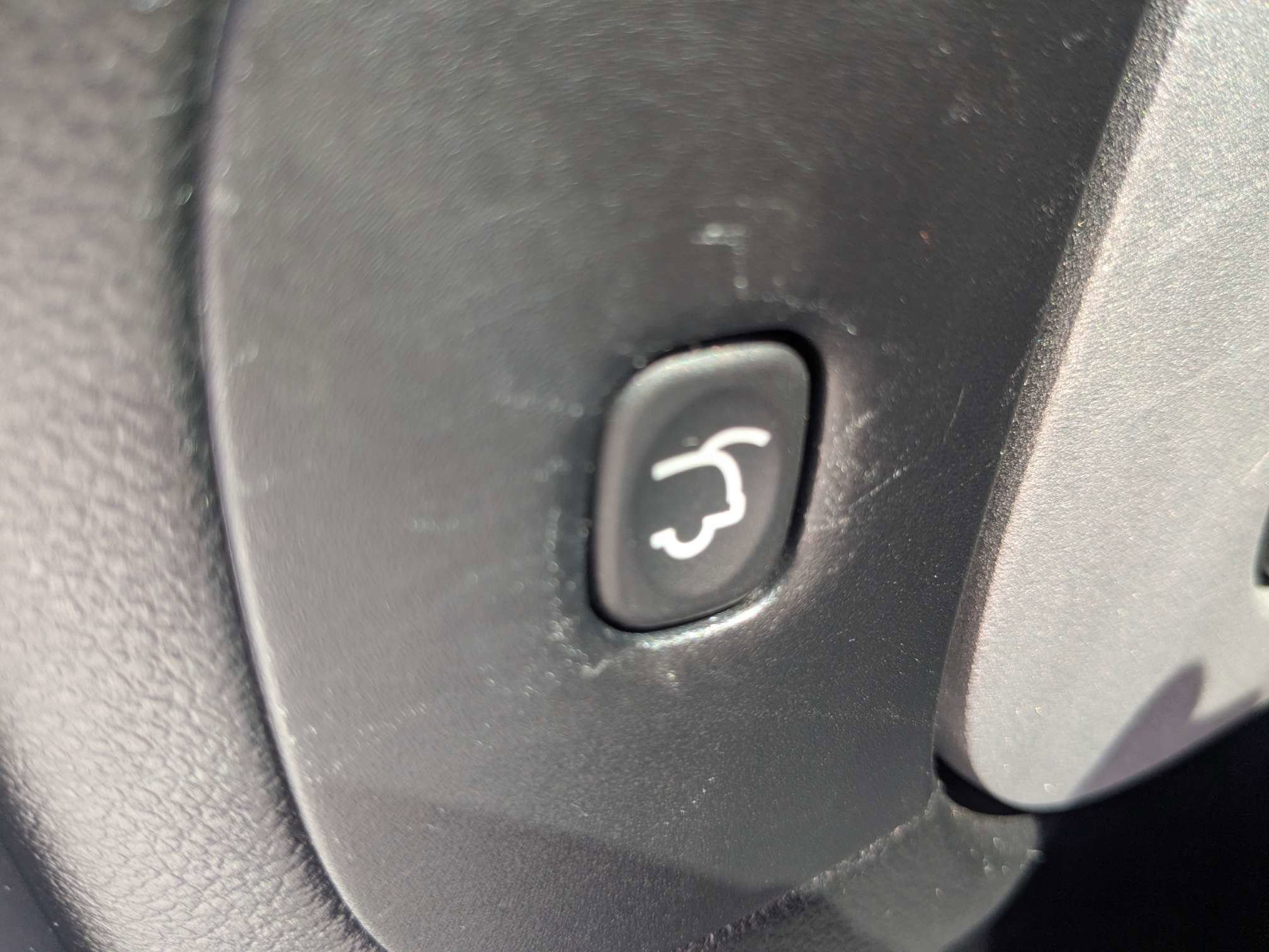 Used 2018 Light Brownstone Pearlcoat Jeep Latitude Plus image 15