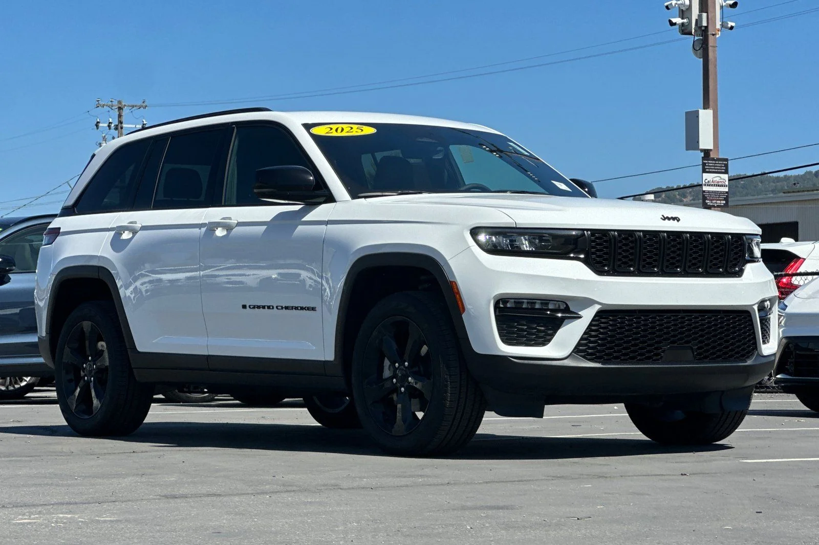 Used 2025 Bright White Clearcoat Jeep Limited image 9