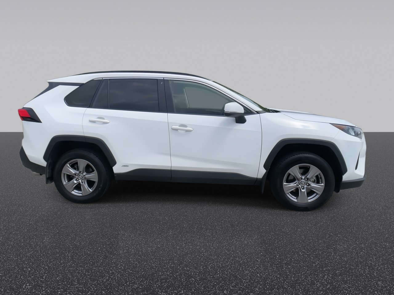 Used 2022 White Toyota Hybrid LE image 9