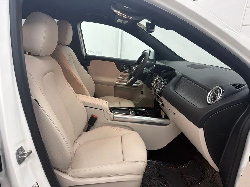 New 2026 White Mercedes-Benz GLA 250 image 27