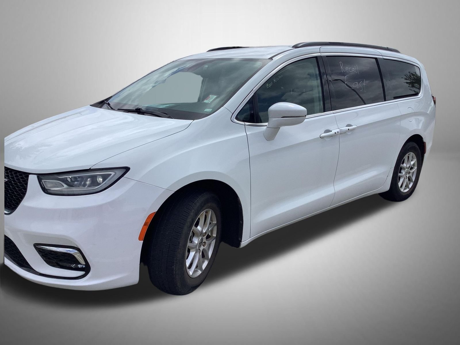 2022 Chrysler Pacifica Touring L's photo
