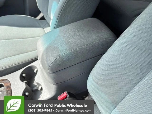 Used 2012 Frost White Pearl Hyundai  image 21