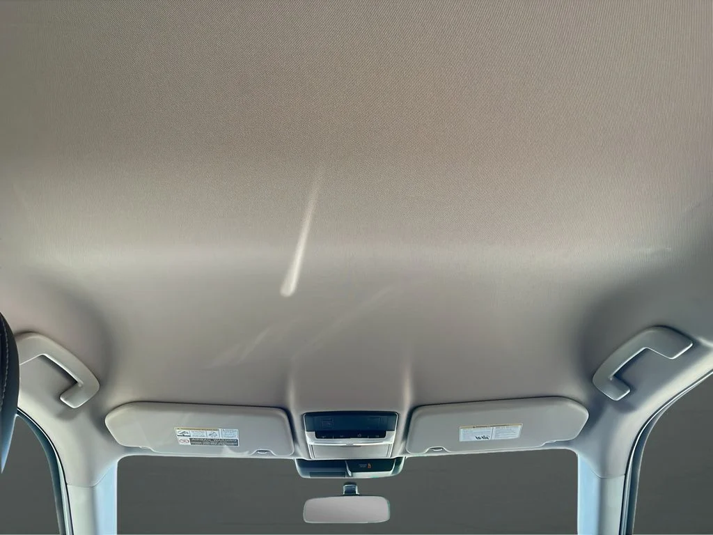 Used 2024 Silver Mitsubishi SE image 16