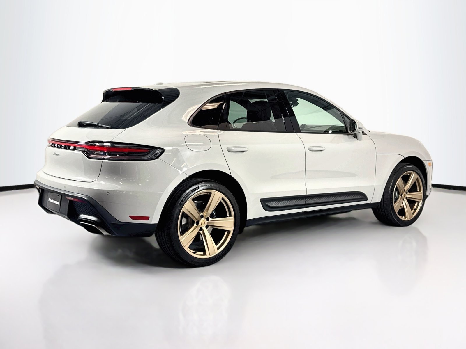 Used 2025 Chalk Porsche T image 9
