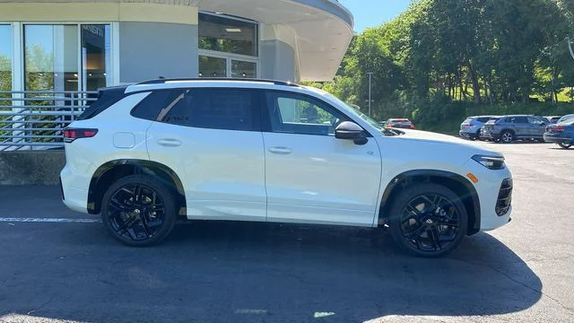 New 2026 White/off-white Volkswagen 2.0T SE R-Line Black image 4