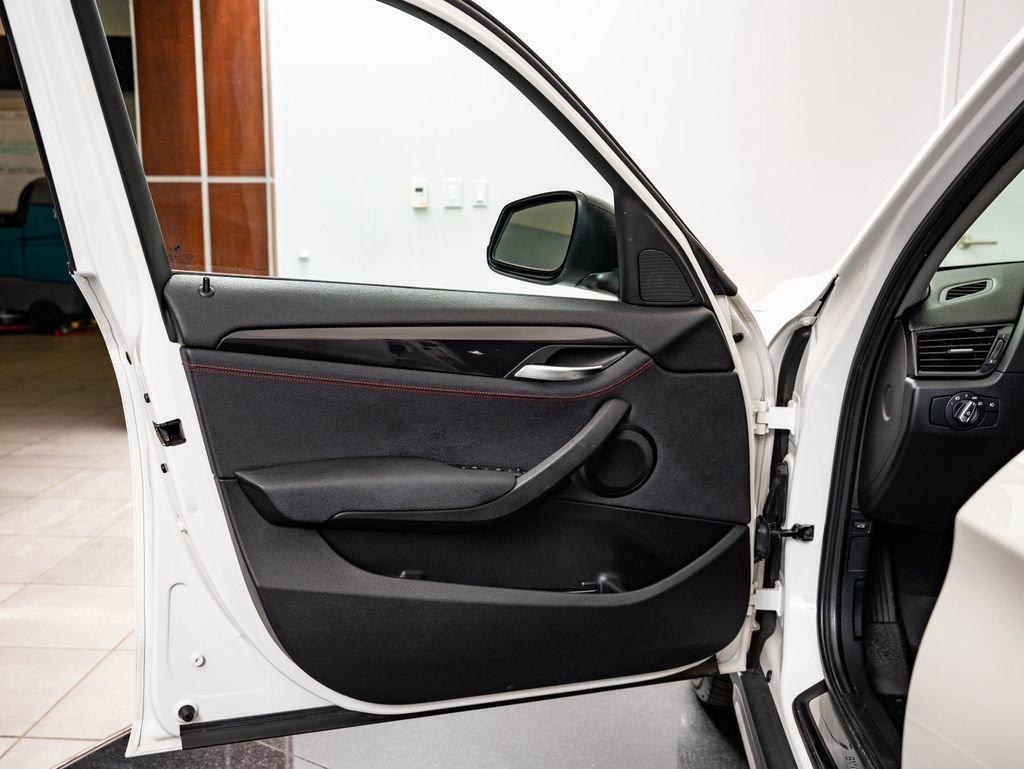 Used 2014 Alpine White BMW xDrive28i image 24