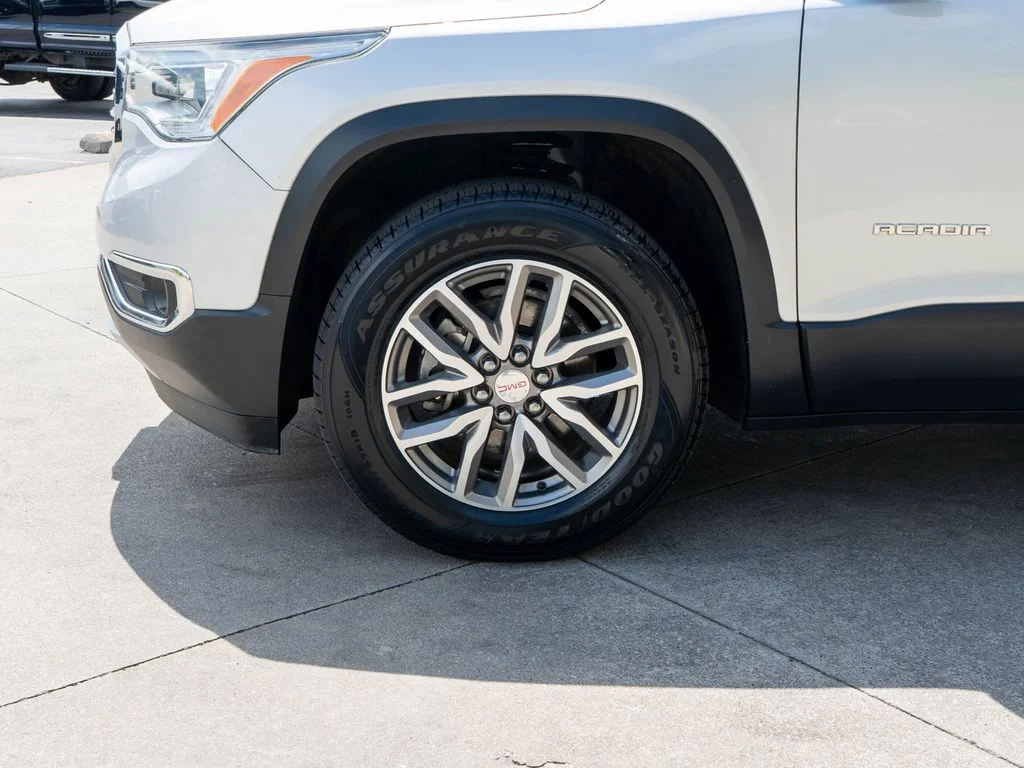 Used 2018 Silver GMC SLE-2 image 29