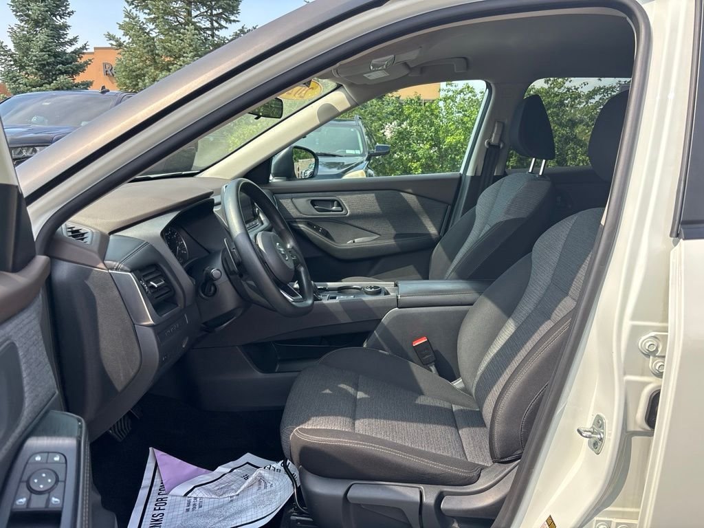 Used 2021 White Nissan S image 18