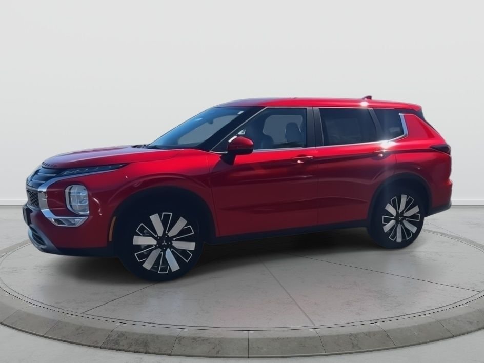 New 2026 RED DIAMOND Mitsubishi SE image 3