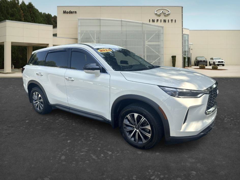 Certified Used 2024 Glacier White INFINITI PURE image 3