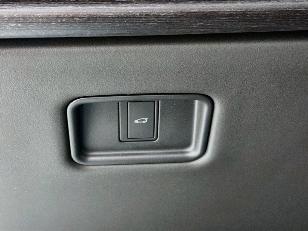 New 2027 Santorini Black Land Rover SE image 10