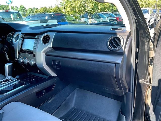 Used 2016 Black Toyota SR5 image 17