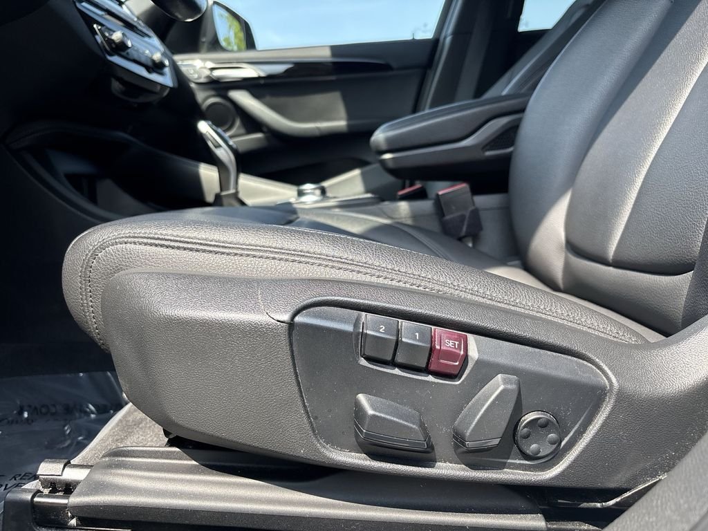 Used 2021 White BMW xDrive28i image 14