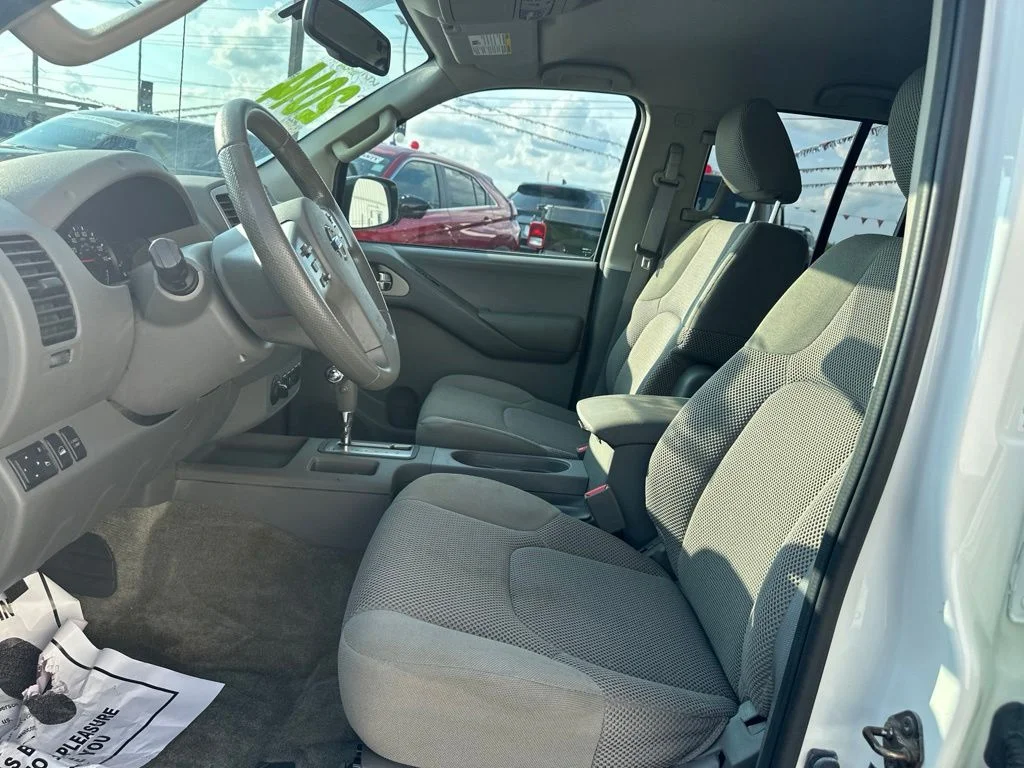 Used 2014 White Nissan SV image 15