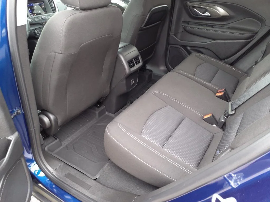 Used 2023 Marine Metallic GMC SLE image 6