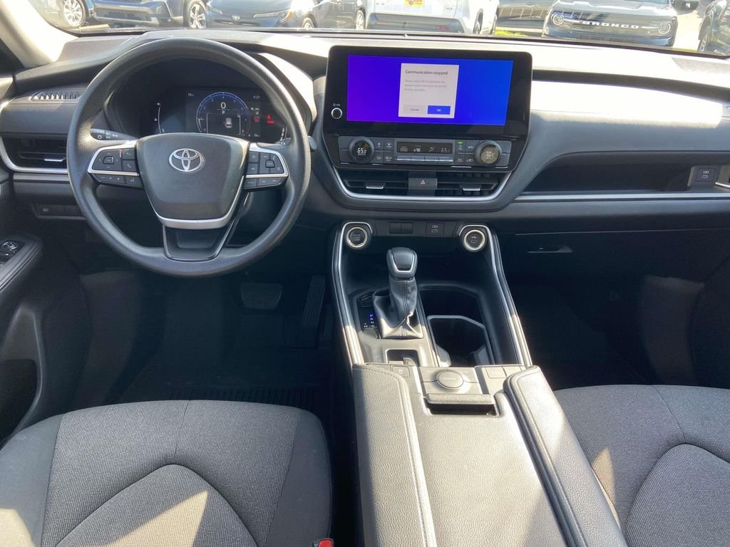 Used 2025 White Toyota LE image 12
