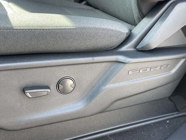 New 2026 Agate Black Metallic Ford XLT image 15