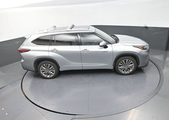Used 2021 Silver Toyota Platinum image 30