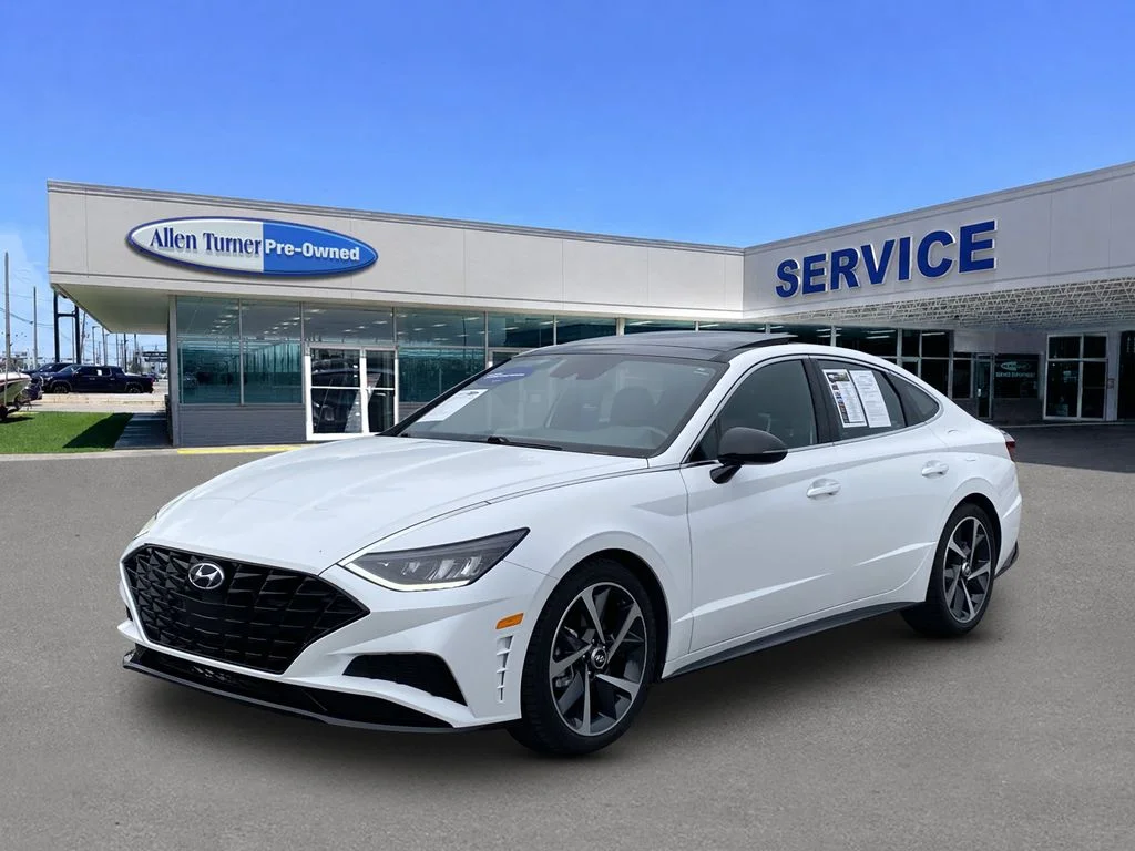 Used 2022 Quartz White Hyundai SEL Plus image 4