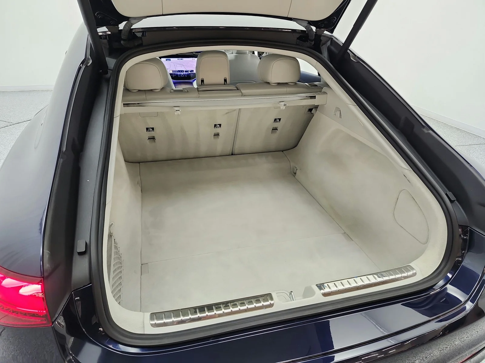 Used 2023 Nautical Blue Metallic Mercedes-Benz EQS 580 4MATIC® Sedan image 21