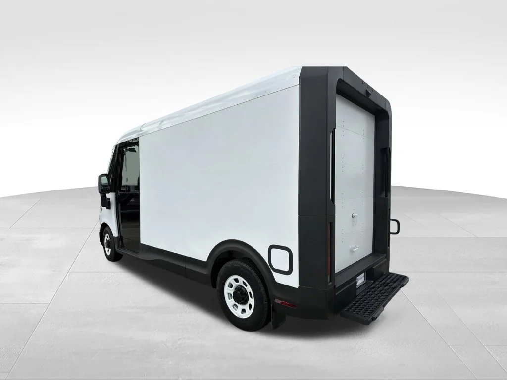 Used 2024 White BrightDrop Cargo image 12