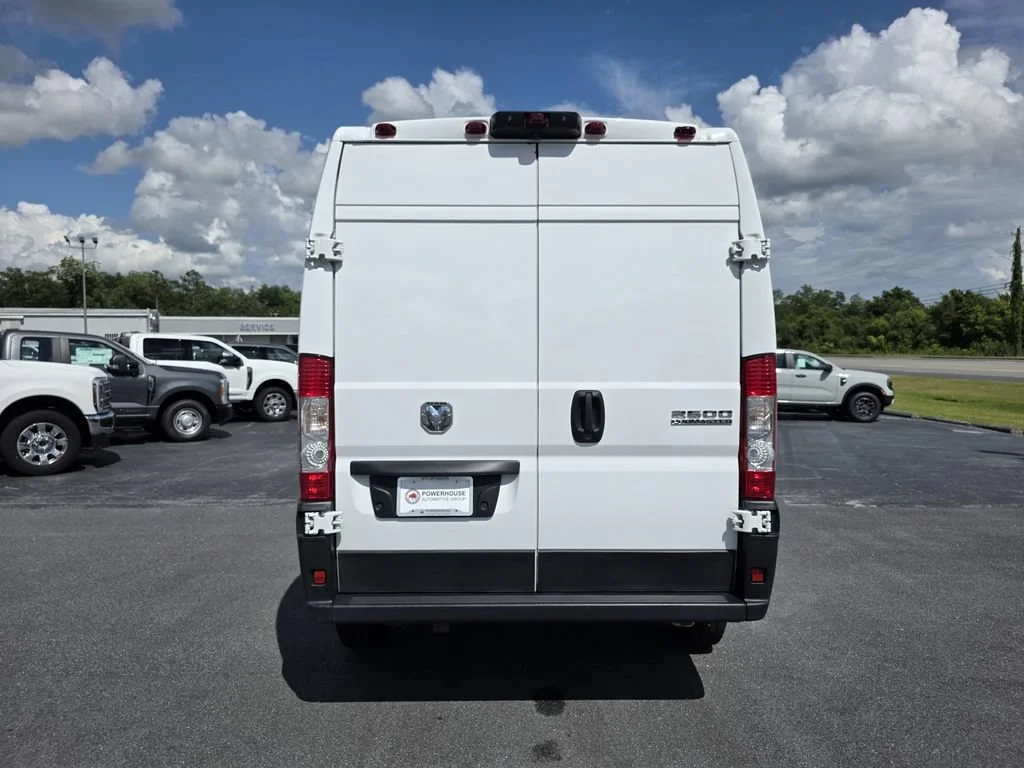 Used 2023 White Ram  image 4