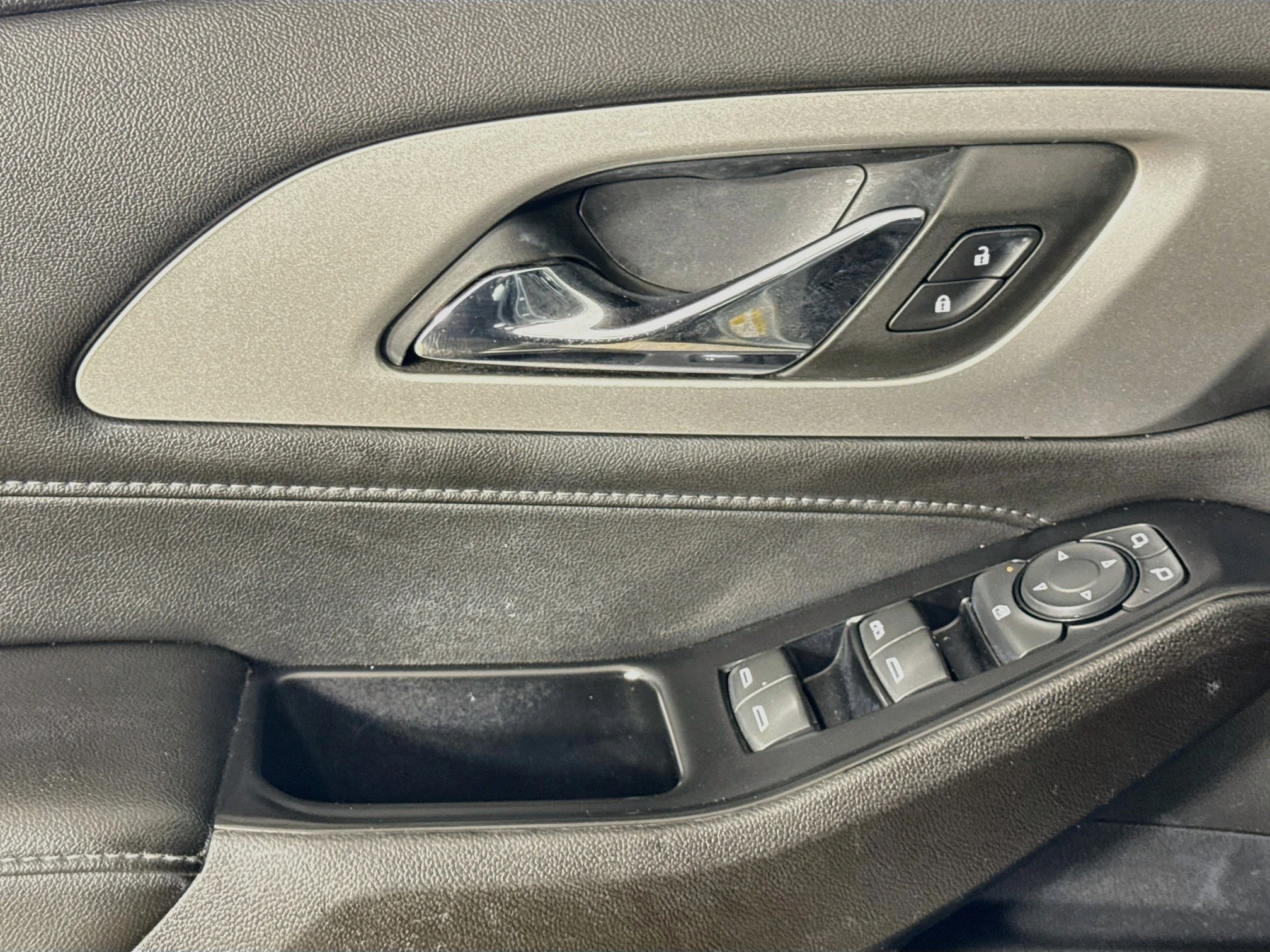 Used 2023 Sterling Gray Metallic Chevrolet LT Cloth image 19