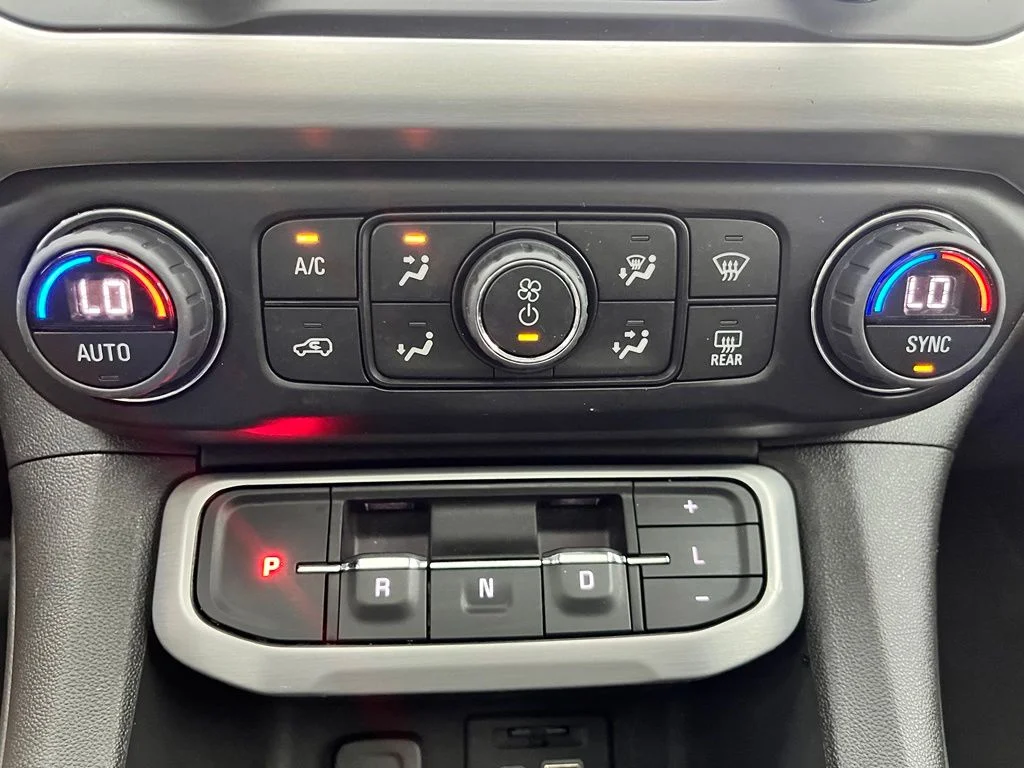 Used 2023 Silver GMC SLT image 27