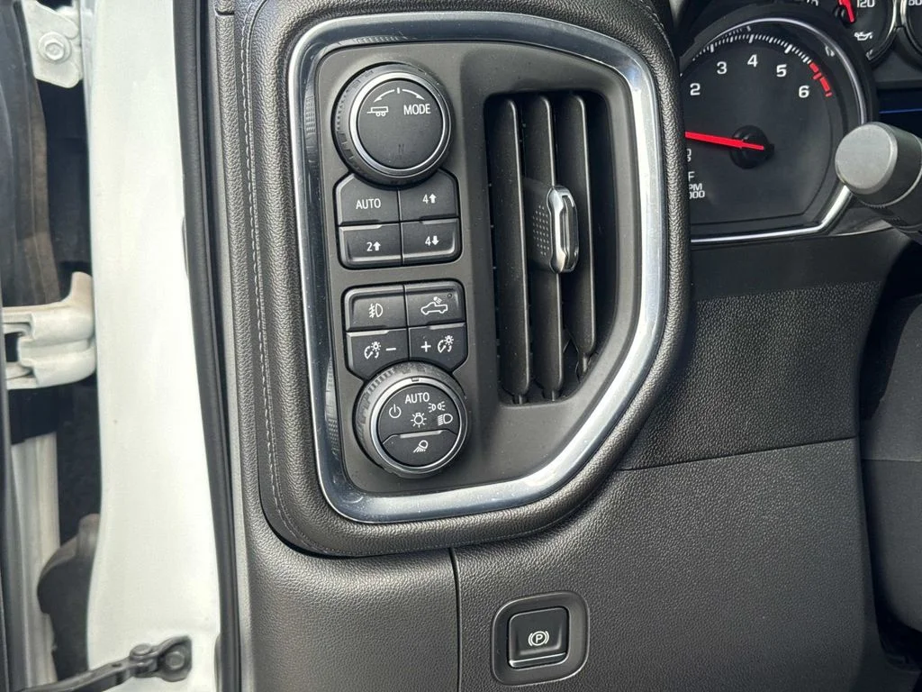 Used 2021 White Chevrolet RST image 37
