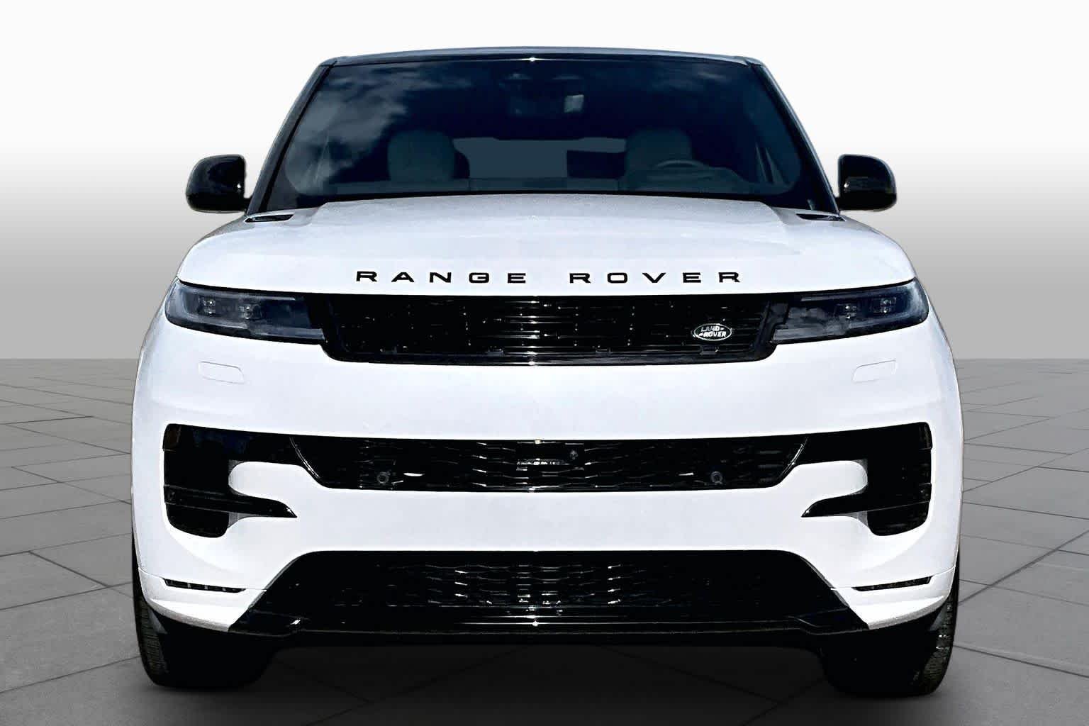 New 2026 Ostuni Pearl White Land Rover Dynamic SE image 3