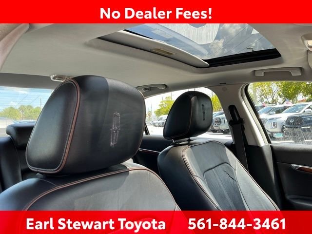 Used 2010  Lincoln Base image 29