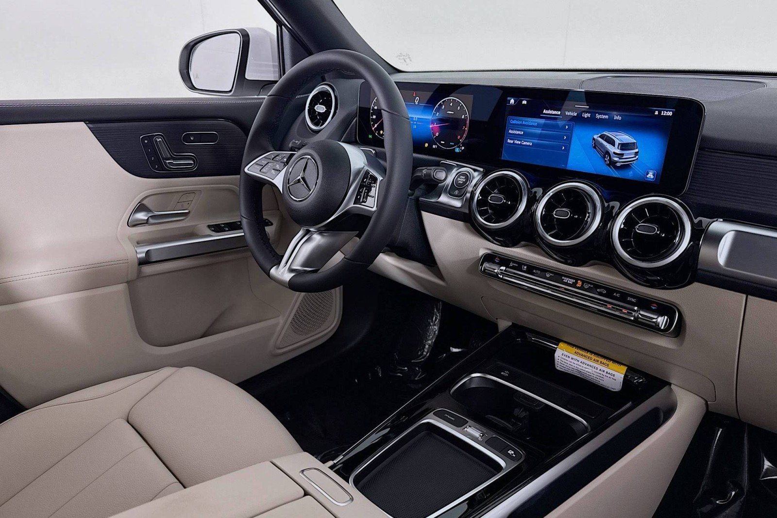 Certified Used 2026 Polar White Mercedes-Benz GLB 250 image 17